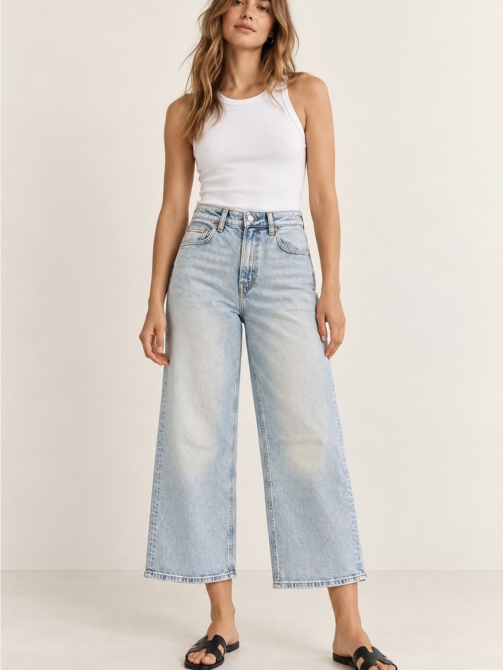 NWT H&M High Waisted Wide Leg Cropped Jeans Light Wash Size 6